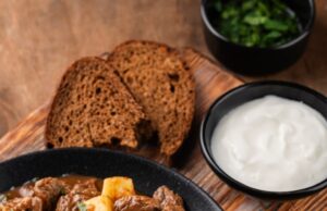 Мясо с капустой и картошкой в казане