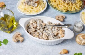 Индейка в Грибном Соусе со Сливками