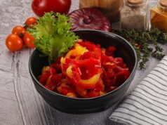 Зимний салат из помидоров, моркови и перца