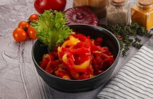 Зимний салат из помидоров, моркови и перца