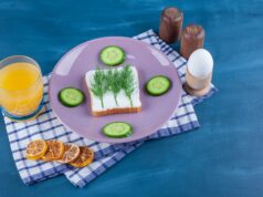 Бутерброды с яйцом и свежим огурцом