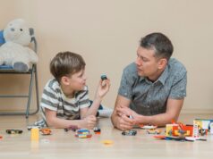 Милана и папа весело проводят время в Roblox