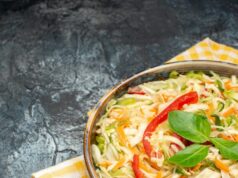 Рецепт салата из пекинской капусты, курицы и ананаса