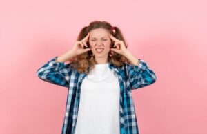 Горит левое ухо в пятницу: народные приметы