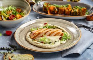 Куриное филе со шпинатом в сливочном соусе