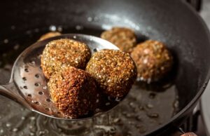 Приготовление ежиков с рисом в духовке