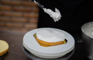 Сметанный крем с желатином для бисквитного торта