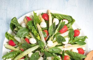 Руккола с помидорами и сыром: простой и вкусный салат