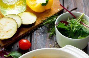 Кабачки с мясом и овощами в тушеном виде