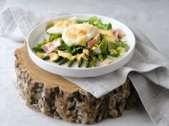 Рыбный салат с картошкой и яйцом