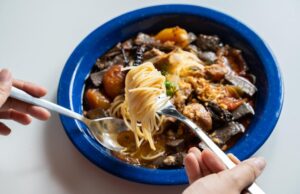 Лапша с тушенкой: вкусный рецепт