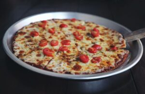Пицца на сковороде за 5 минут без сметаны