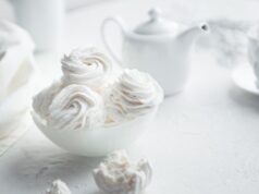 Крем из сливок и сахарной пудры