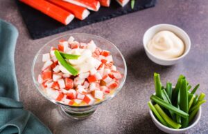 Крабовые палочки без майонеза: свежий салат