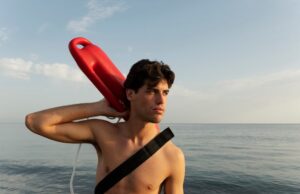 Мужчине приснилось плавать в море: толкование сна