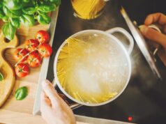 Заливка из сметаны для тефтелей на сковороде