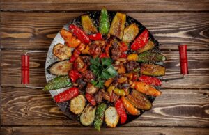 Казан на костре: мясо с овощами