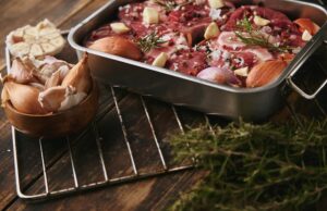 Приготовление мяса в казане на плите