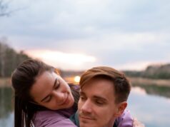 К чему снится обнимающий незнакомый парень