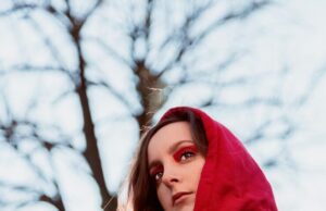 К чему снится красное пальто на себе