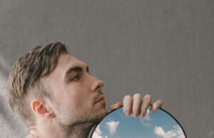 Что он испытывает ко мне в данный момент