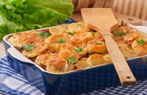 Вкусная тушеная картошка с куриным филе