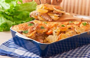 Картошка с курицей, помидорами и сыром в духовке