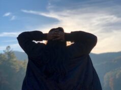 Объяснение сна: мужчина обнимает сзади