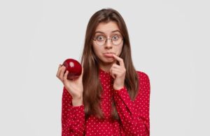 Толкование сна: Есть сладкое яблоко