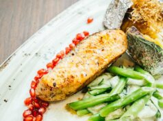 Запеченная треска с овощами в духовке