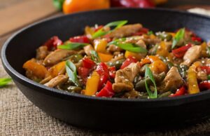 Тушеная капуста с курицей в мультиварке