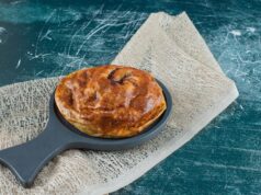 Пирожки из слоеного теста на сковороде