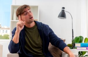 Молчалив — человек, который мало разговаривает