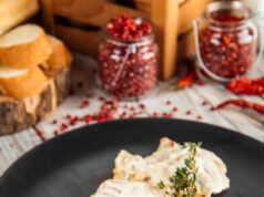 Куриная грудка со сливками в духовке