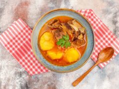 Мясной суп из свинины с картошкой