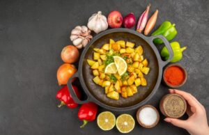 Овощное рагу в кастрюле