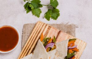 Лаваш с колбасой и сыром: простой рецепт