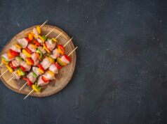 Куриные сердечки на шпажках в духовке