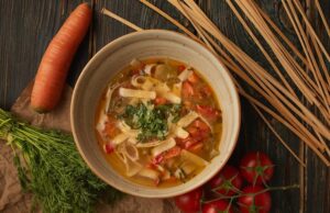 Куриный суп с лапшой и картофелем