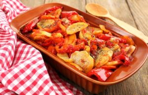 Картошка в духовке с сыром и помидорами