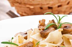 Паста с грибами и сливками и сыром