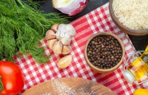 Куриные ежики с рисом в духовке