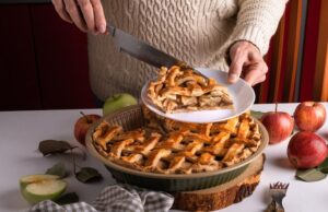 Яблочный пирог с корицей в духовке