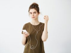 Почему один наушник Xiaomi не работает?