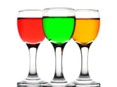 Четверка Кубков: значение и мифы