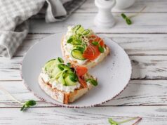 Бутерброд с сырыми шампиньонами в духовке