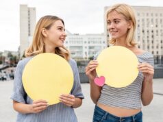 Подпись в соцсетях: как сделать пост с подругой