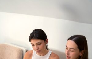 Таро онлайн: как укрепить дружбу с подругой