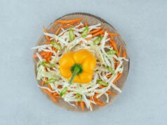 Морковный салат с майонезом и чесноком