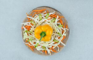 Морковный салат с майонезом и чесноком